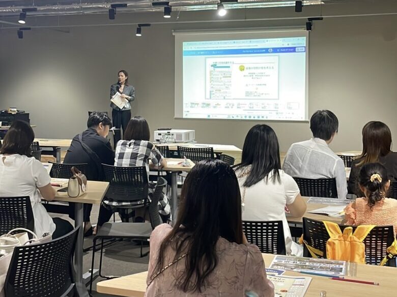 Cocokara札幌ホテル宿泊型産後ケアの講演を聞く参加者の様子