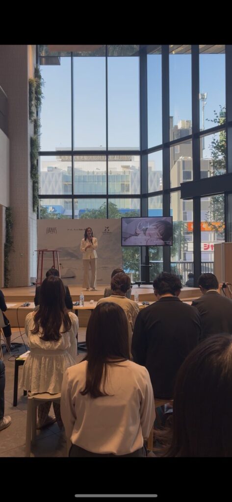 WOMAN PITCH CONTEST 2025で、株式会社Cocokara代表の高橋奈美が産後ケアホテルについてプレゼンテーションを行っている様子